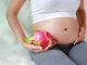 Ilustrasi ibu hamil dengan buah naga (Sumber: iStockPhoto)