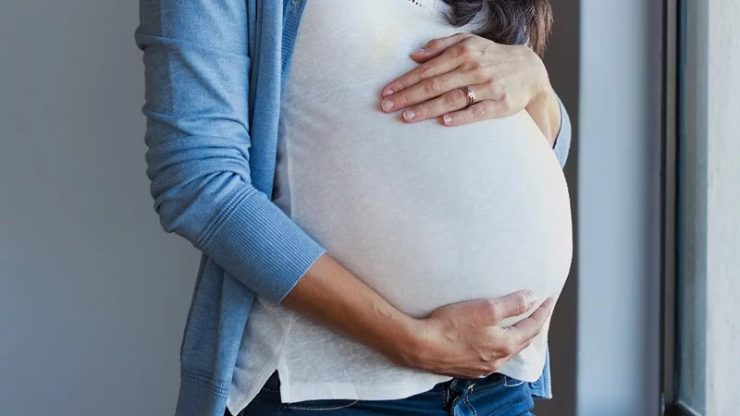 cara mengetahui kehamilan dengan memegang perut